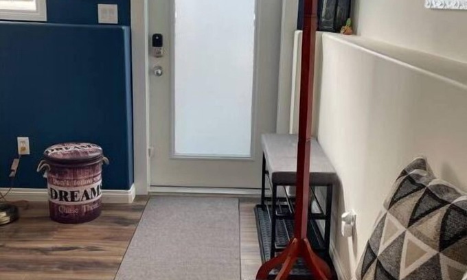 Medicine Hat House | T-Lee’s Suite! Quiet & Cozy. Dog Friendly! Walking/Cycling path near by 😊