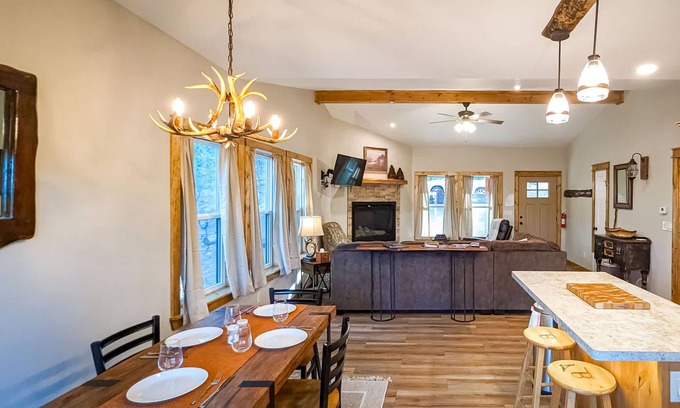 Ruidoso Cabin | T-Post Cabin Summary: