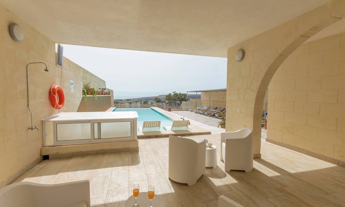 Xewkija Hotel | Ta'Battista B&B With Pool Wied-Il-Miela