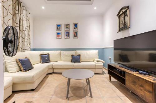 Birgu Apartment | Ta' Lorita - Charming & Cosy Ground Floor Family Home