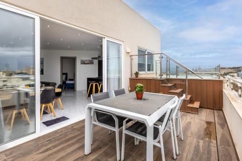 Ta' Xbiex Apartment | Ta Xbiex, Luxury Penthouse for families only, with Pool and Seaview, Malta