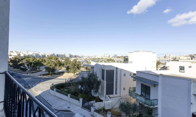 Ta' Xbiex Apartment | Ta Xbiex Suite-hosted by Sweetstay