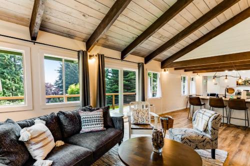 Olga House | Tall Cedars Cabin By The Water