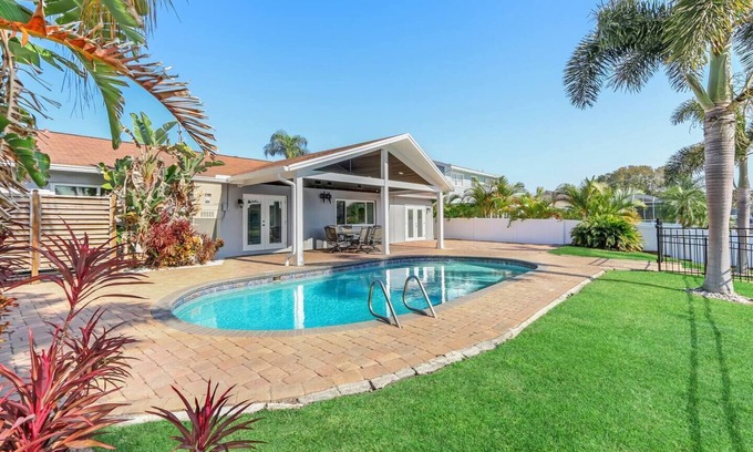 Bay Crest Park House | Tampa Waterfront Oasis| Pool| 3BR