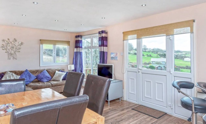 Tyn-y-Gongl Ski Chalet | Tan Dinas Lodge in Tyn-y-Gongl