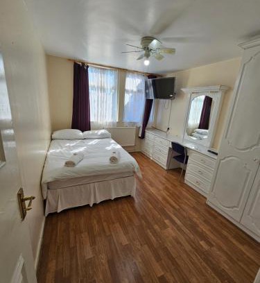 Haselbury Apartment | Tanners End Apartment