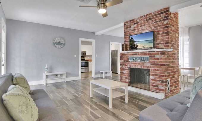 Tarpon River House | Tarpon River Getaway | Minutes to Beach