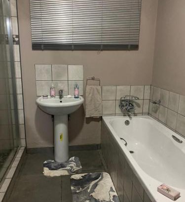 Umtshezi Apartment | Taylor's Nest