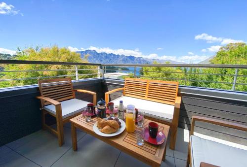 Queenstown House | Tekau - Modern holiday apartment with lakeview