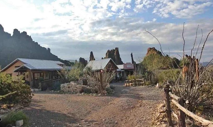 Study Butte-Terlingua Cabin | Ten Bits Ranch - Room #19 Lewis Land & Cattle Co.