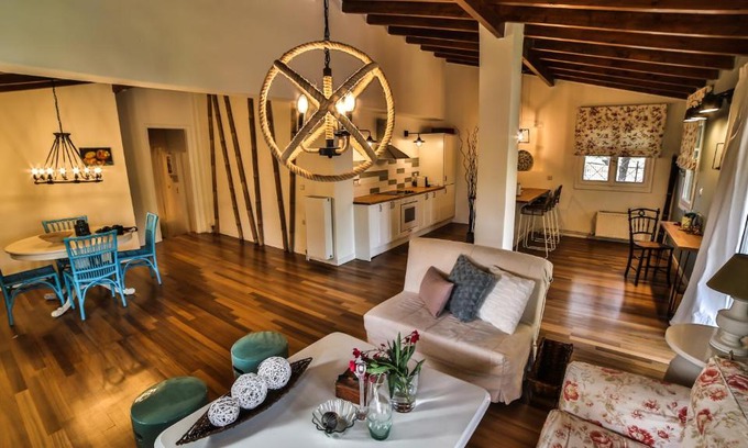 Kropia House | TERRA Paradiso w/ basketball court