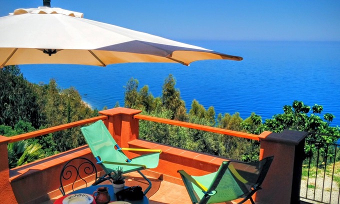 Tusa Apartment | TERRAMARE – look into the infinite sea