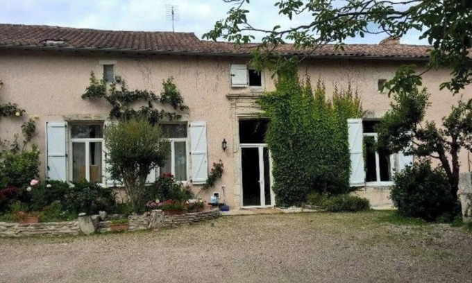 Riberac Villa | Terre Happy – Country House with Shared Pool in Ribérac