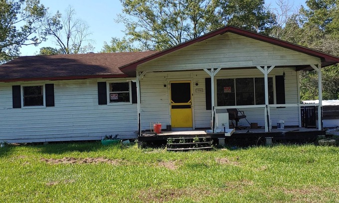 Deweyville House | Texas Tranquility: Your Ideal Orange Rental Homes!