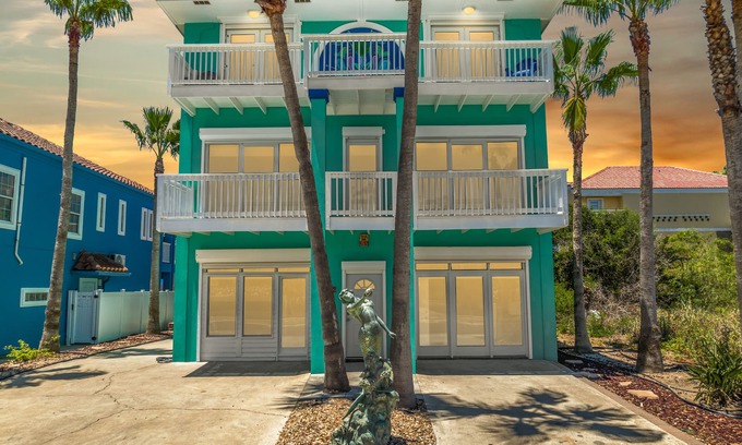 South Padre Island House | Thanksgiving Available! HGTV Las Sirenas Luxury Beach House Just Steps to Beach