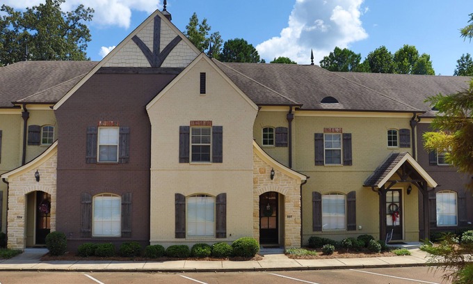 Oxford Condo | The Adele @ Oxford Farms- Tucked off South Lamar! Two Miles from The Square!