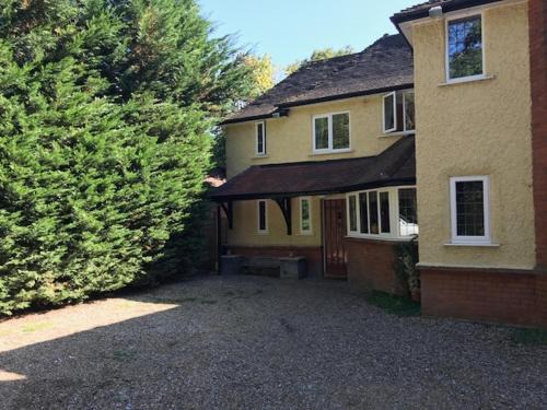 Bracknell House | The Admirals Inn Guest House