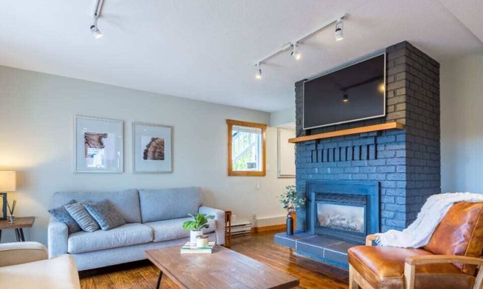 Silver Star Mountain Ski Chalet | The Alpine | No Service Fees | Ski-In & Ski-out