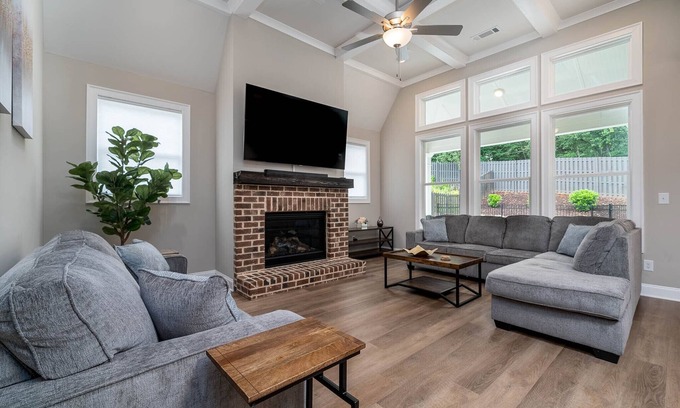 Athens House | The Athens Escape - Minutes from UGA! Go Dawgs!