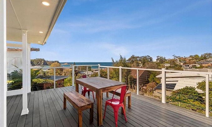 Malua Bay House | The Bach House Pet Friendly in Malua Bay managed by Batemans Bay Accom