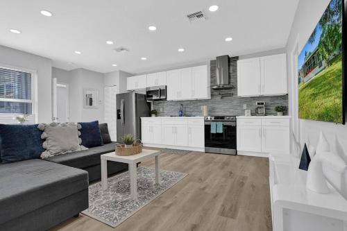 Hollywood House | The Back Wave Luxury Home