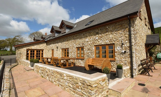 Colyton Cottage | THE BARN, pet friendly, luxury holiday cottage in Southleigh