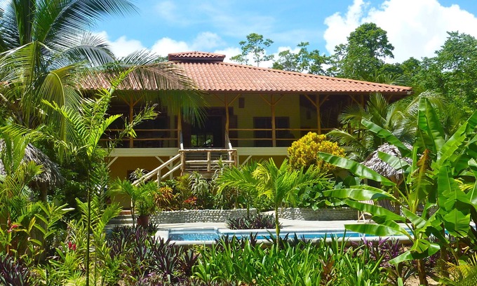 Bocas del Toro Bed & Breakfast | The Beach House at Bluff Beach Retreat in Bocas de Toro