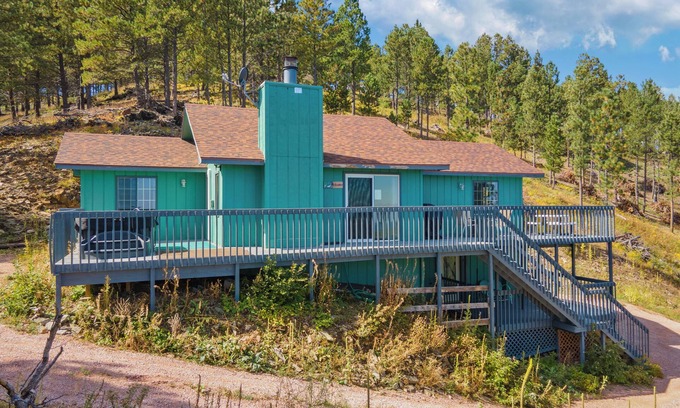Rapid City House | The Bercher Hot Tub/Firepit and Amazing Views