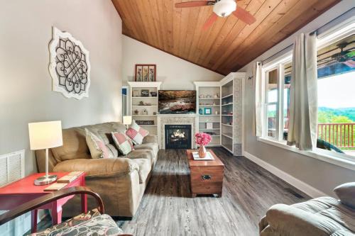 Sevierville House | The Big Easy Cottage