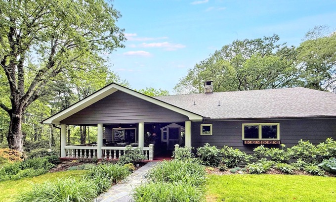 Highlands House | The Bodhi: Spacious 5-bedroom retreat in Highlands with wooded mountain views.