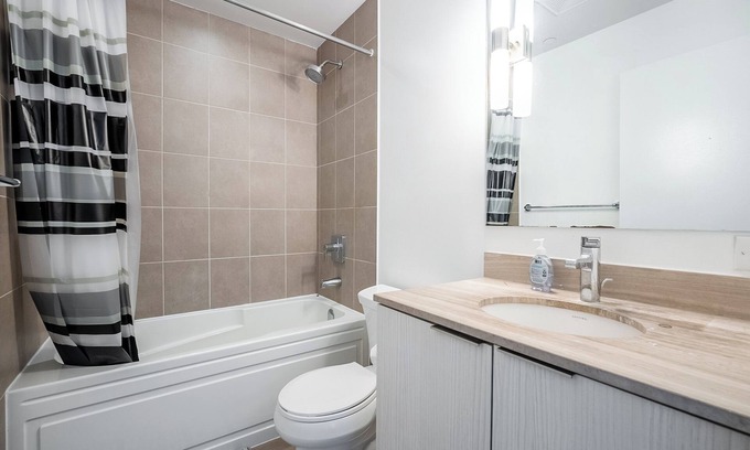 Bloor-Yorkville Hotel | The Britt| King Bed, Jacuzzi Gym Pool and More| Your Downtown Getaway|