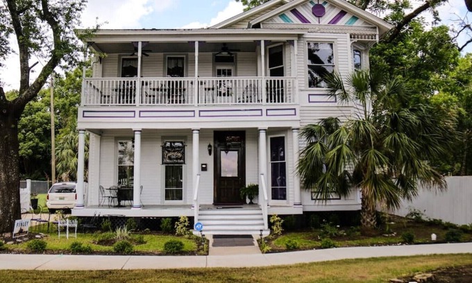 Central Business District House | The Broadway Venue