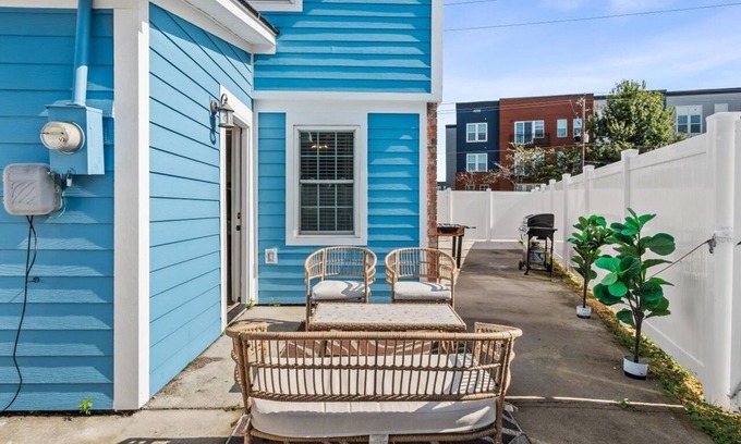 North Charleston House | The Bubbly Chateau