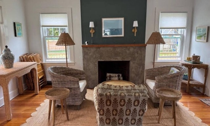 Dartmouth House | The Bungalow! Charming 2-bedroom house in South Dartmouth with AC