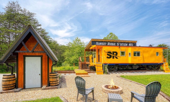 Logan Apartment | The Caboose at SR Station No. 1 | Hocking Hills
