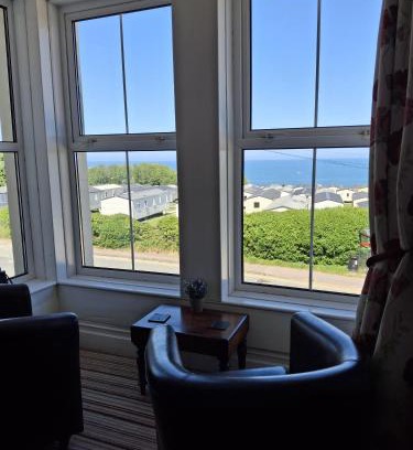 Llanllwchaiarn Hotel | The Cambrian