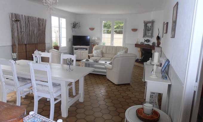 Le Chateau-d'Oleron House | the castle of oléron, house 4 *, Center, port, beach on foot or by bike