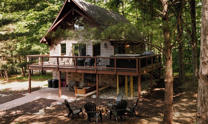 Bellaire Ski Chalet | The Chalet Getaway*Hot Tub*Shanty Creek Resort*Summit Golf Course