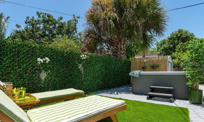 Parker Ridge House | The Charming Breezeway Villa with Hot Tub! 10 Min to The Beach!