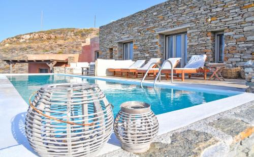 Kea Villa | The Charming Waterfront Retreat, with a swimming pool & direct access to the sea, ideal for large families, or a group of friends