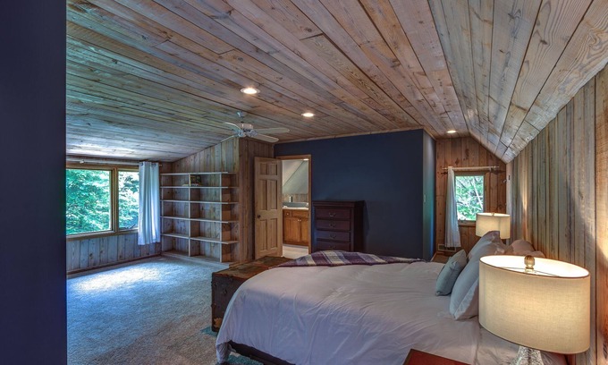 Boone Cottage | The Chimney Cabin near ASU & Downtown Boone