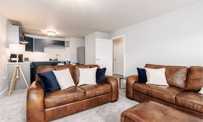 Chorlton-cum-Hardy Apartment | The Chorlton- With Large Outdoor Terrace