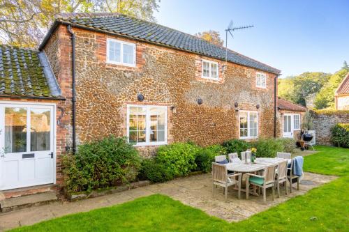 Hunstanton House | The Coach House R