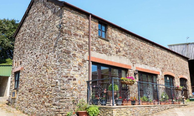 Westleigh House | The Corn Tallet