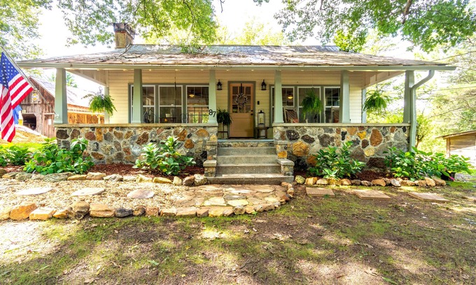 Adairsville Other | The Cottage at Jula Fields *Dog-Friendly!*