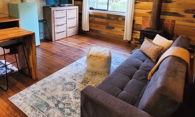 Swan Bay Cottage | The Cottage at Nutshell Farm - 15 mins to Launceston/Vineyards - Pet Friendly