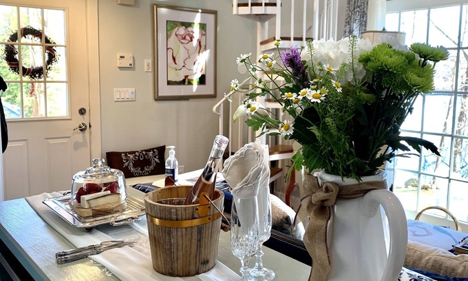 Town of Southeast House | The Cottage by the Lake: Hudson Valley Indulgence/1 hr. from NYC/welcome pets!.