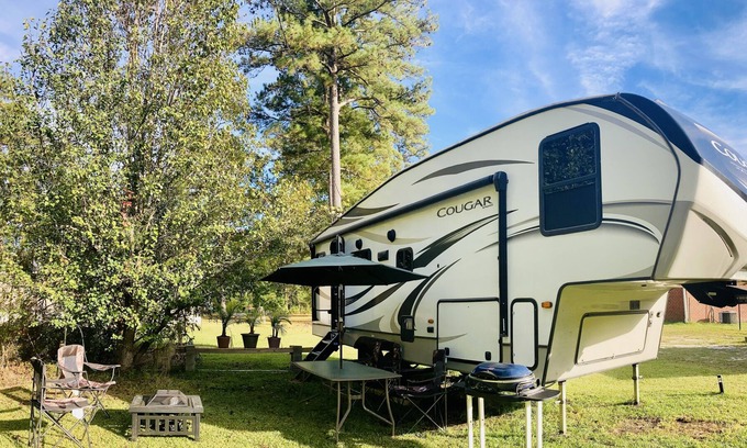 Fleming House | The Cozy Keystone RV on the Farm, Pet Friendly!