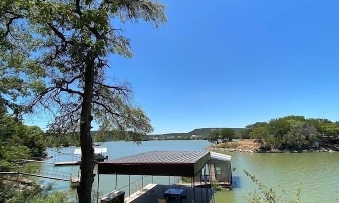 Palo Pinto House | 🎣 The Crappie House — Lakefront Getaway on Lake Palo Pinto by Reel Life Rentals