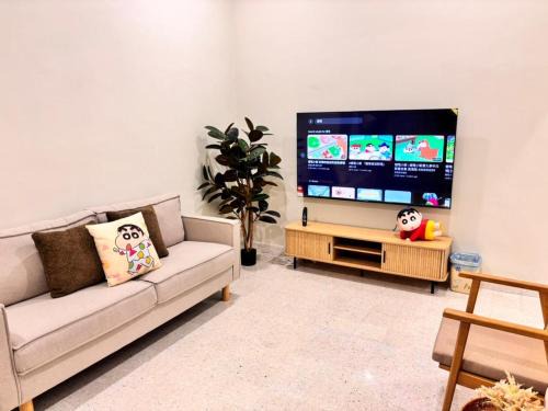 Taman Canning House | The Crayon Shin-chan Themed Stay Family Ipoh By MICASA GROUP